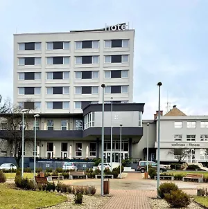 Hotel Karpatia Humenné Exterior photo
