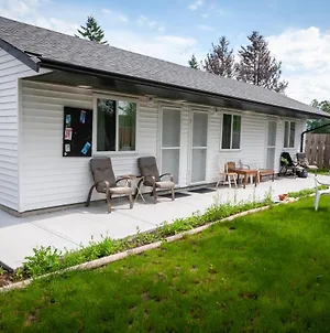 Guest Suite Private Retreat For 2 Guests With Ac - 4 Units Available Abbotsford Exterior photo