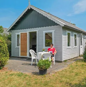 Kleines Ferienhaus Mit Terrasse, Internet Und Sat Tv, Gartenhaus Und Parkplatz Anjum Exterior photo