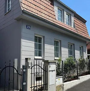 Entzuckende Kleine Vorstadtvilla Klosterneuburg Exterior photo