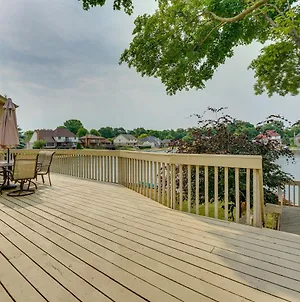 Spacious Lakefront Getaway With Swim Pond! Shelby Twp Exterior photo