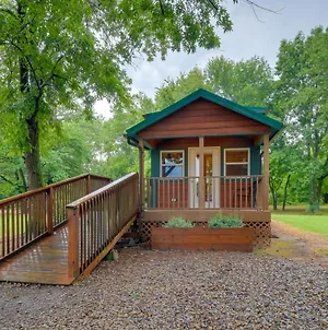 Cozy Cabin In Sallisaw With Patio Pets Welcome! Exterior photo