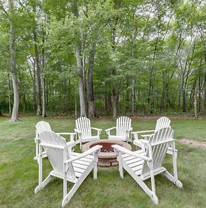 Spacious Connecticut Home - Deck, Grill And Fire Pit Mystic Exterior photo