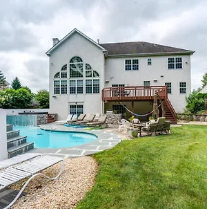 Centrally Located Harleysville Home With Pool Exterior photo