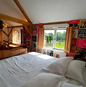 The Music Room - Kingsize Double Oak Studio - Sleeps 2 - Quirky - Rural Haslemere Exterior photo