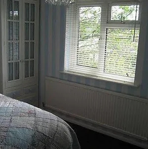 Oak Tree House Bed & Breakfast Liphook Exterior photo
