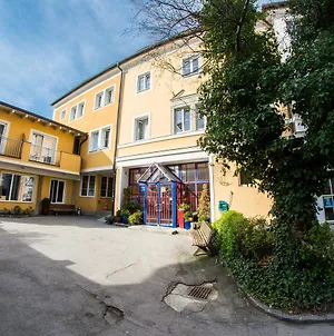 Yoho - International Youth Hostel Salzburgo Exterior photo